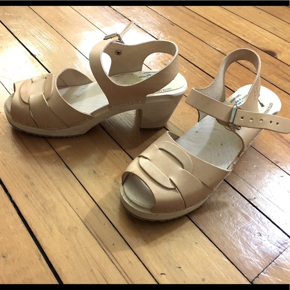 Unworn peep toe clog sandals
